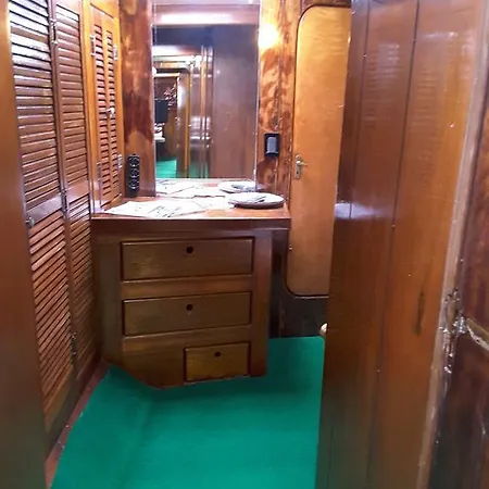 Botel Christine